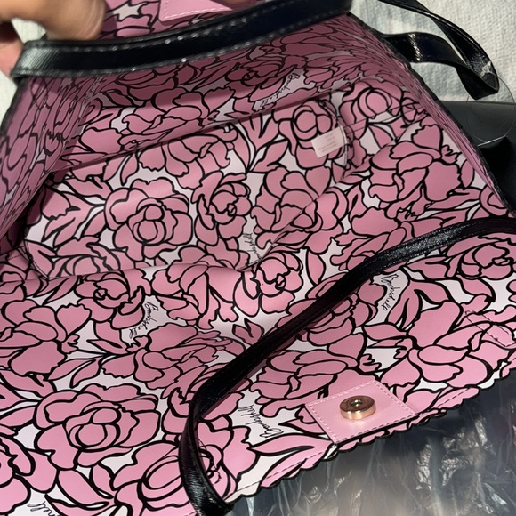 NWT Vs Bombshell Tote - Picture 6 of 6